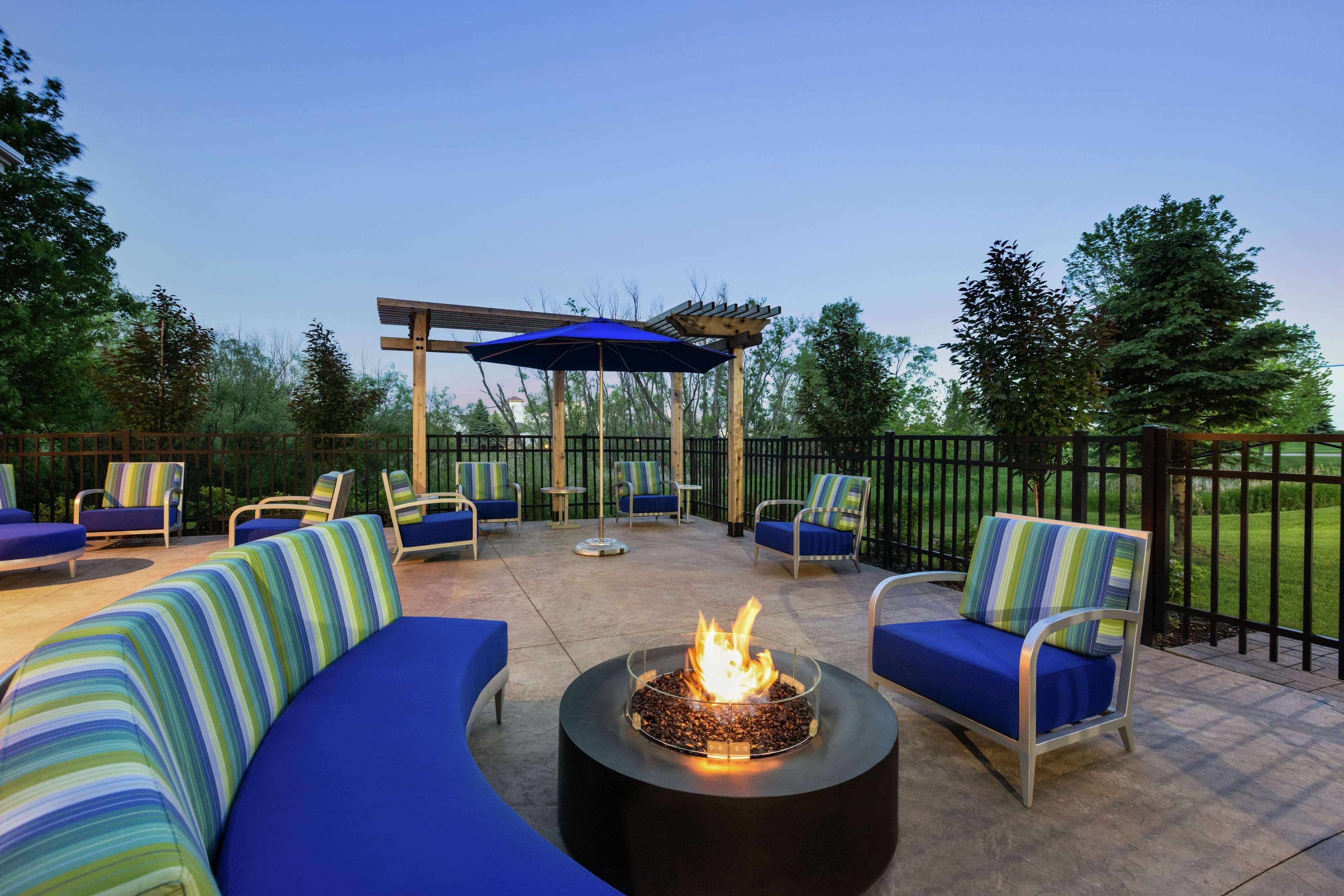 Hampton Inn & Suites Rogers Exterior photo