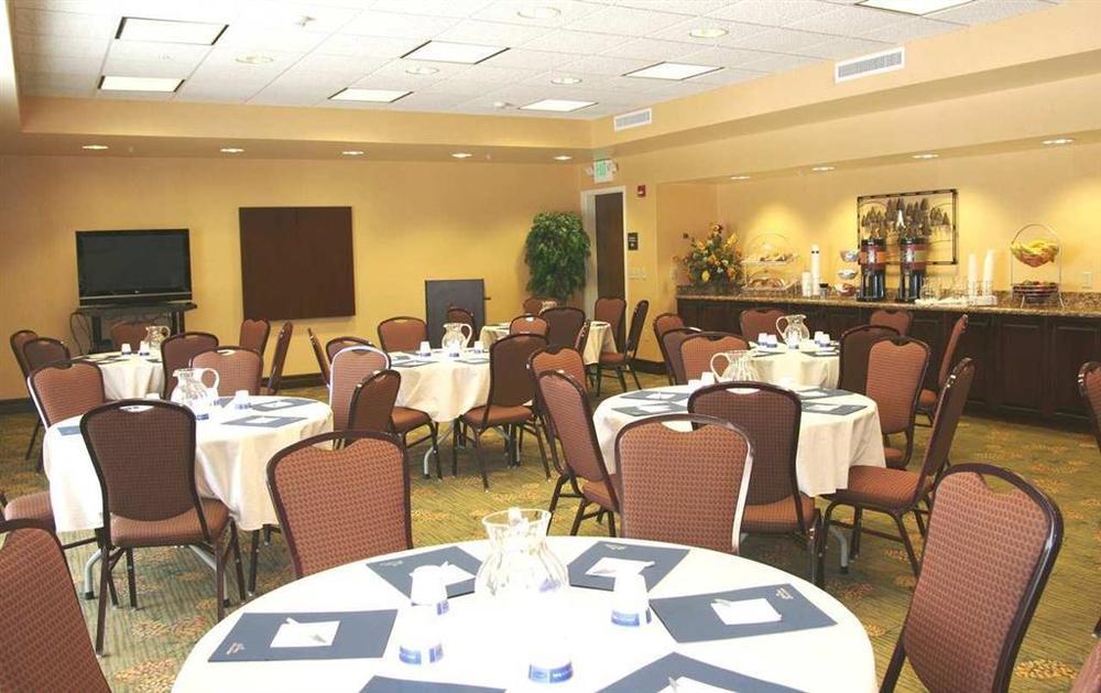 Hampton Inn & Suites Rogers Facilities photo