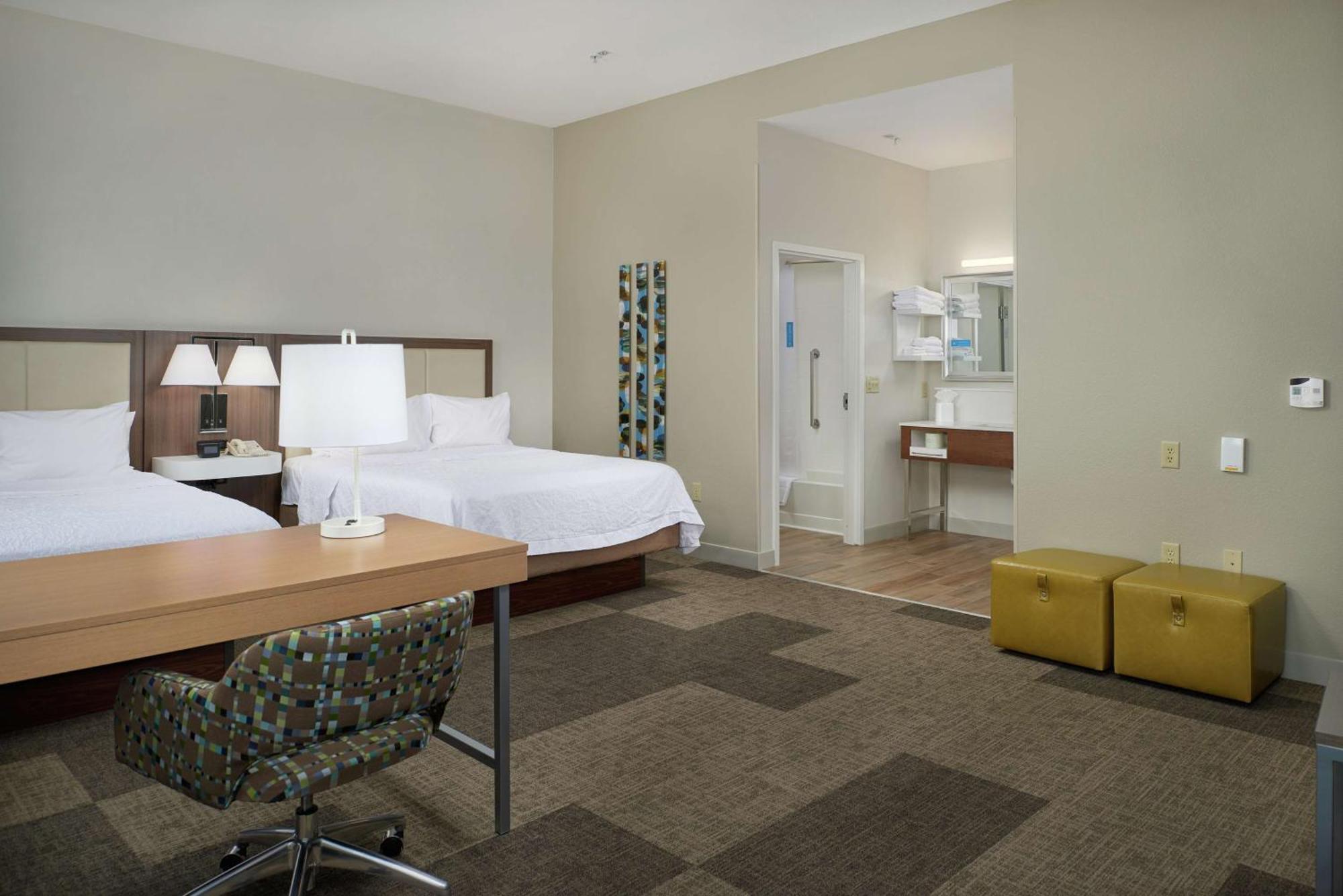 Hampton Inn & Suites Rogers Exterior photo