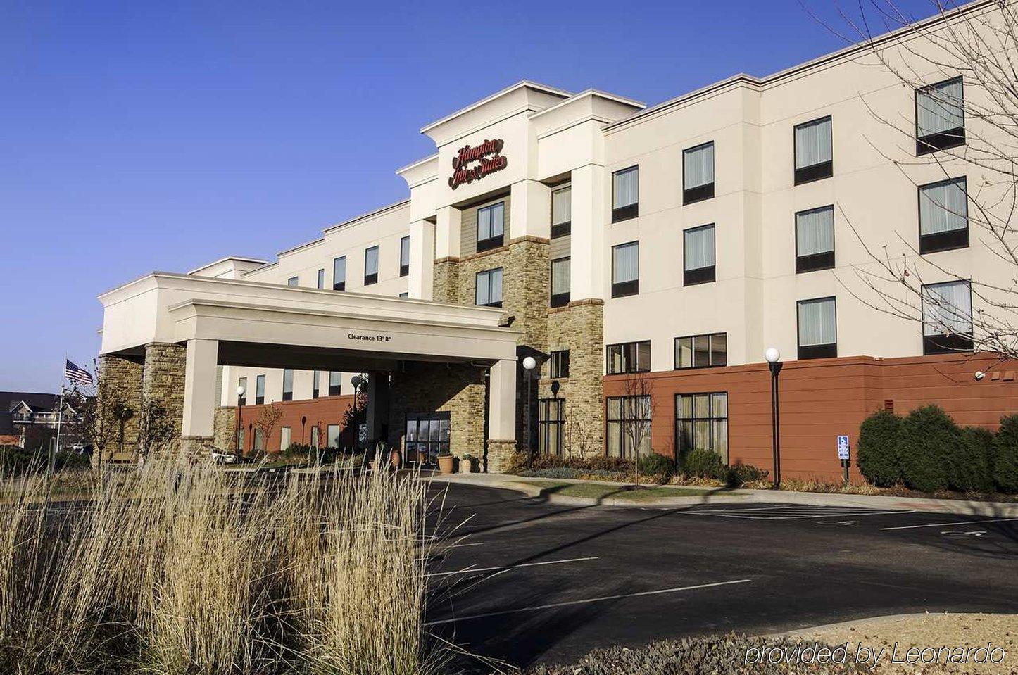 Hampton Inn & Suites Rogers Exterior photo