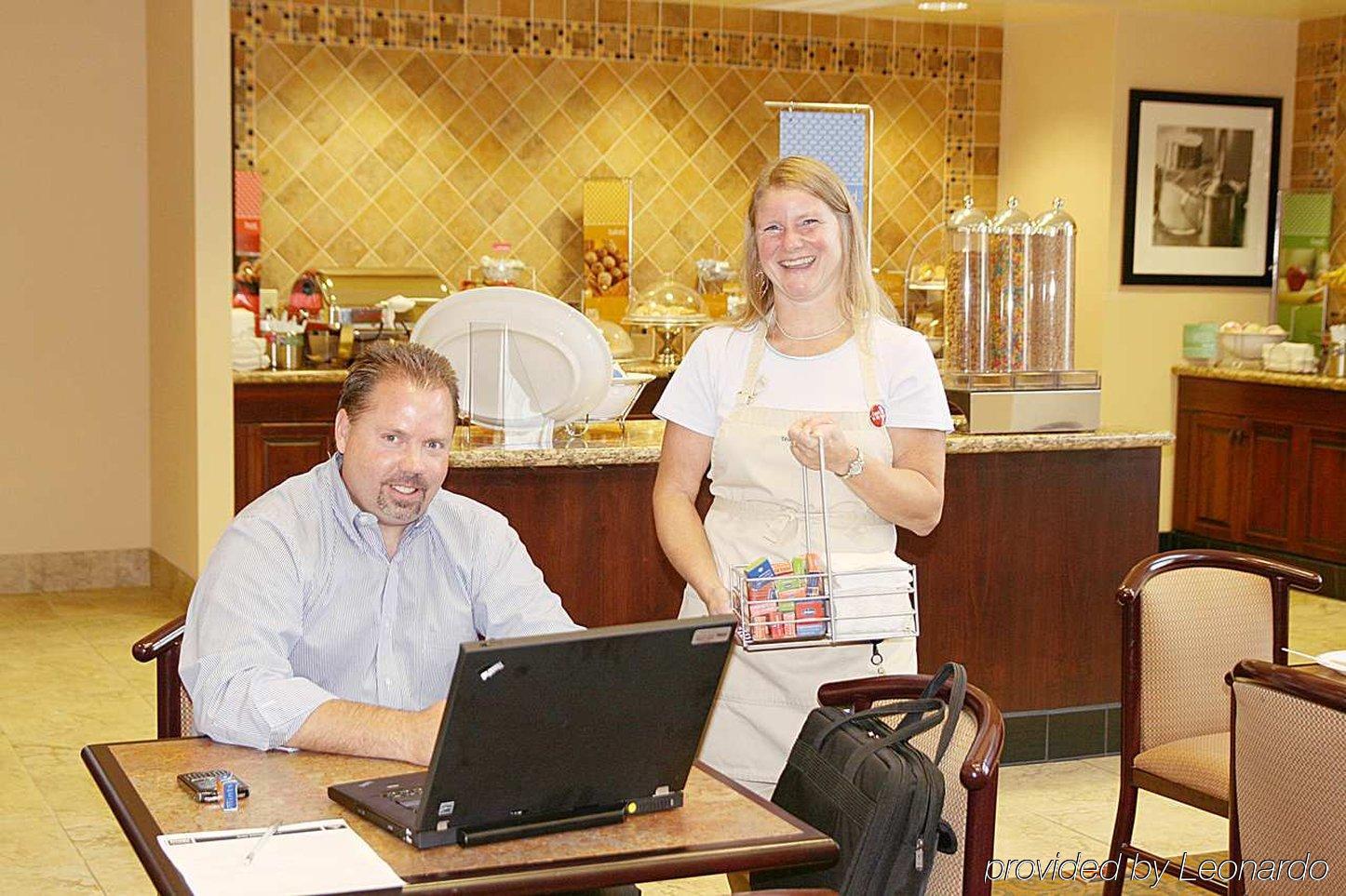 Hampton Inn & Suites Rogers Restaurant photo