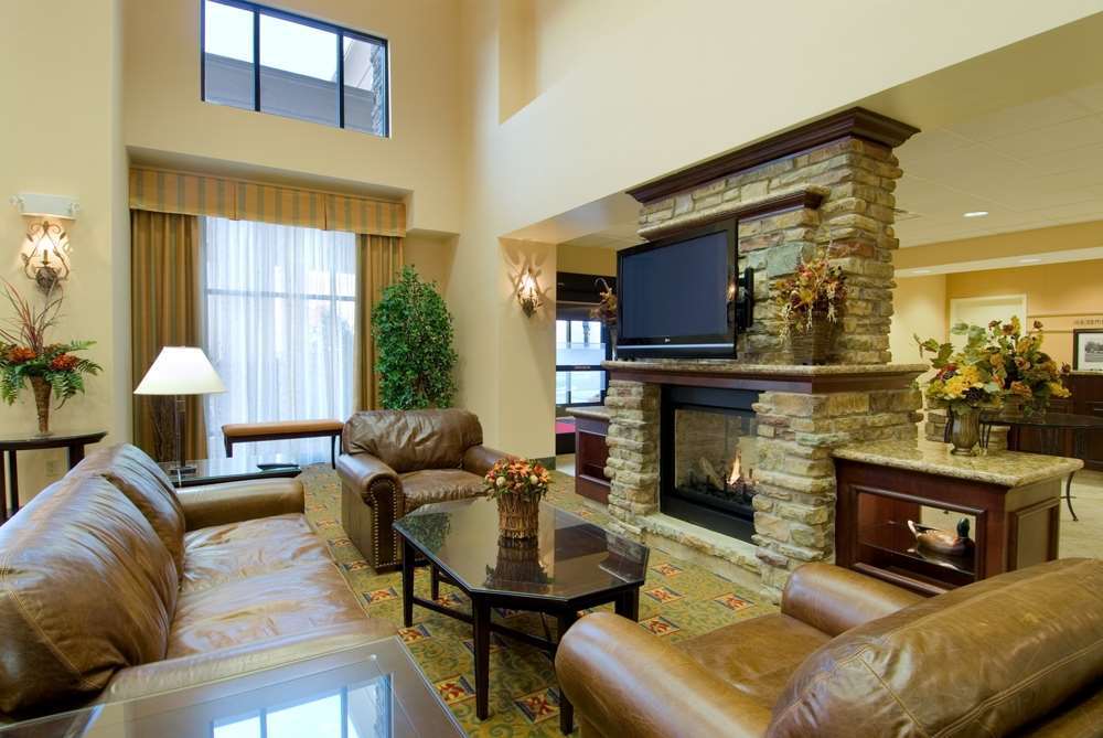 Hampton Inn & Suites Rogers Interior photo